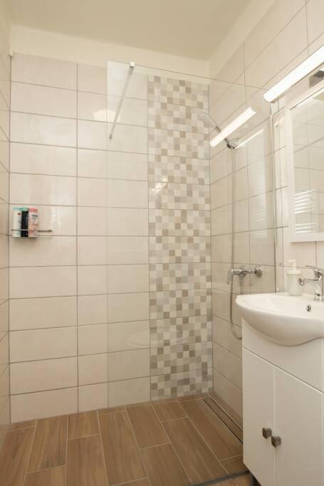דברצן Petofi Family Apartman מראה חיצוני תמונה