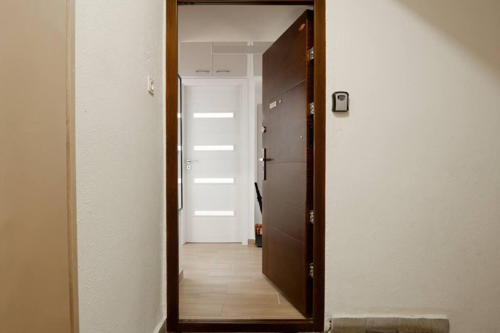 דברצן Petofi Family Apartman מראה חיצוני תמונה